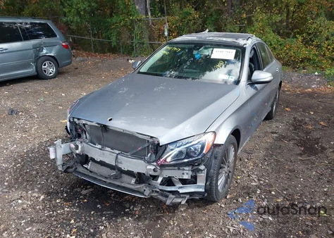 2015 Mercedes-Benz C 300 Luxury 4Matic из США, поврежденный, VIN 55SWF4KB0FU076731